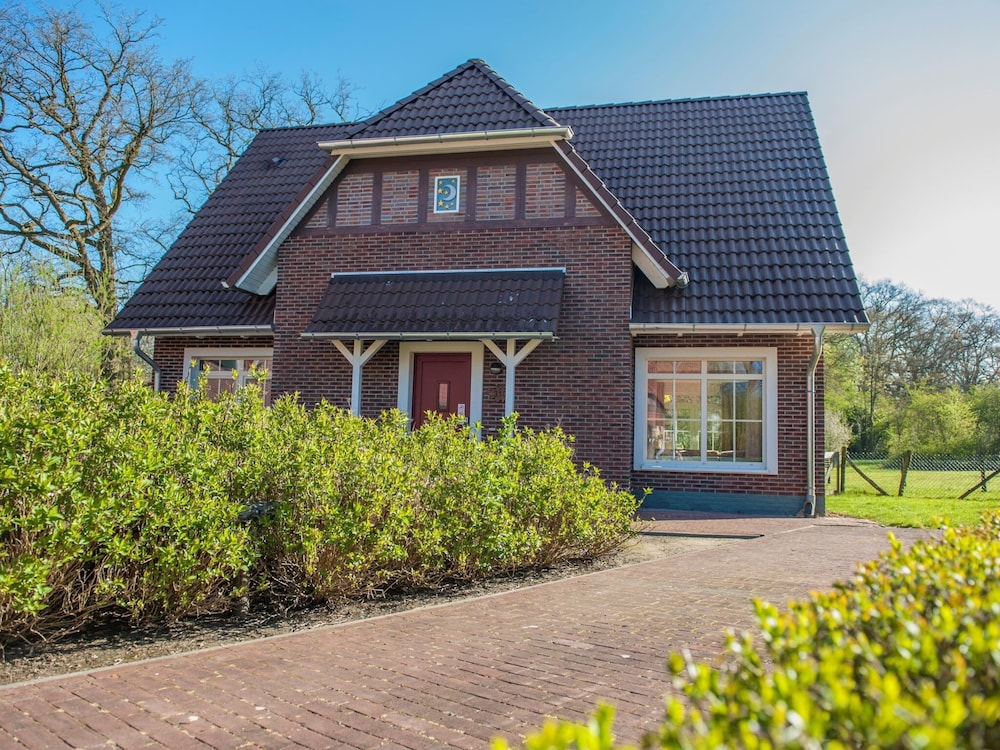Family Escape With Garden