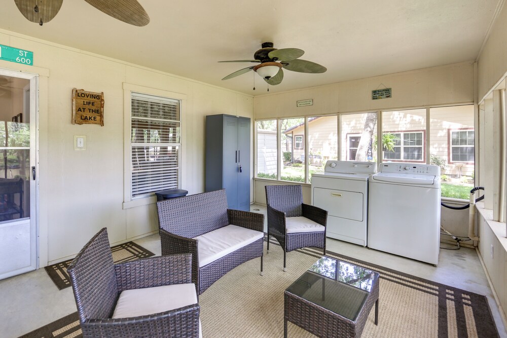 Family Home on Lake Bridgeport: Pets Welcome!