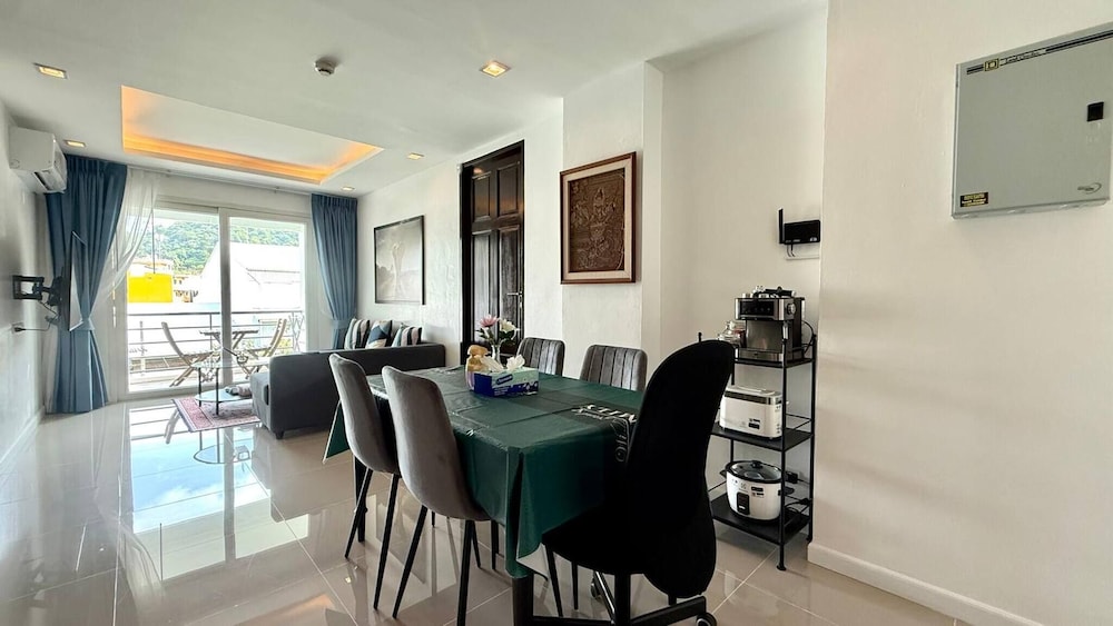6-20 - 2 Bdr Condo With Balcony and Shared Pool