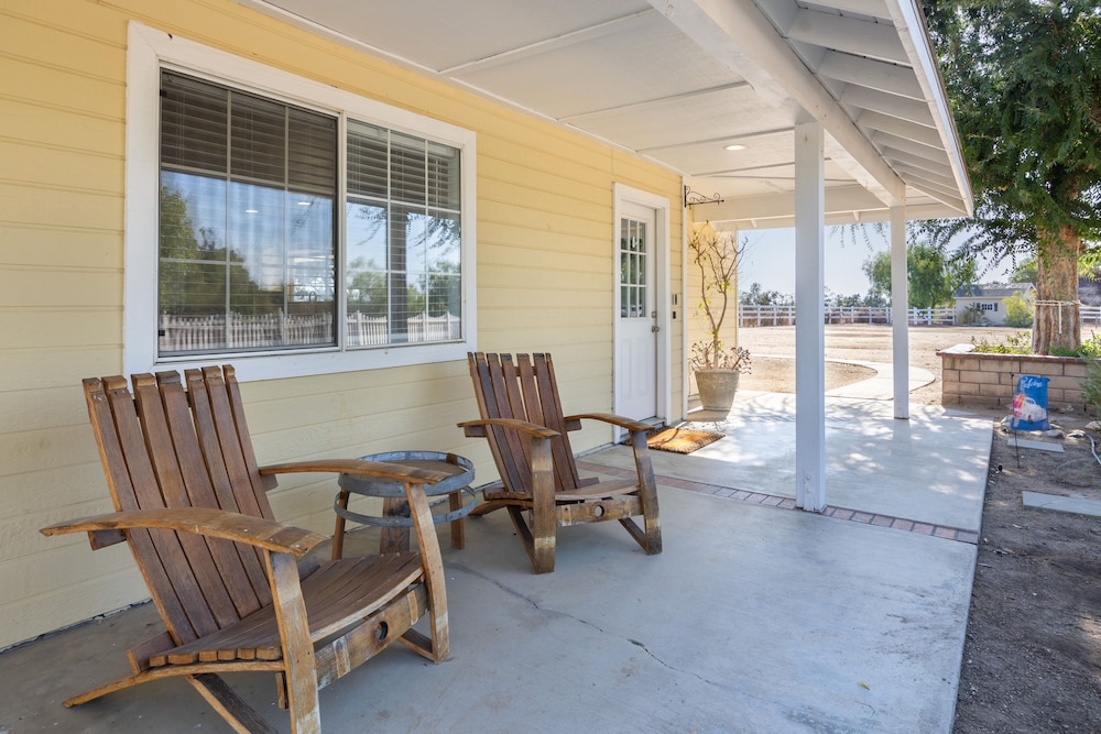 Wine Country Retreat Gorgeous Views Minutes to Wineries