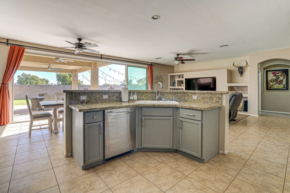 5 Mi to Surprise Stadium: Chic Arizona Home