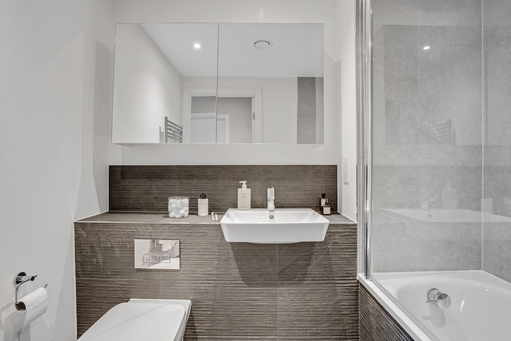 Chic One-bedroom Apartment Near Stratford