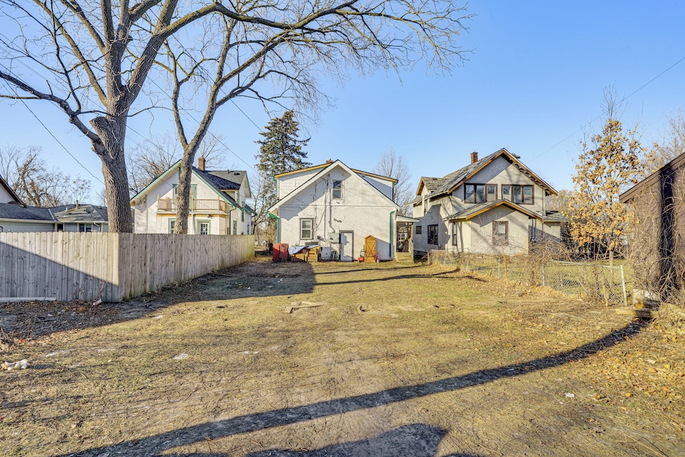 2 Mi to Downtown Minneapolis: Apt w/ Shared Yard