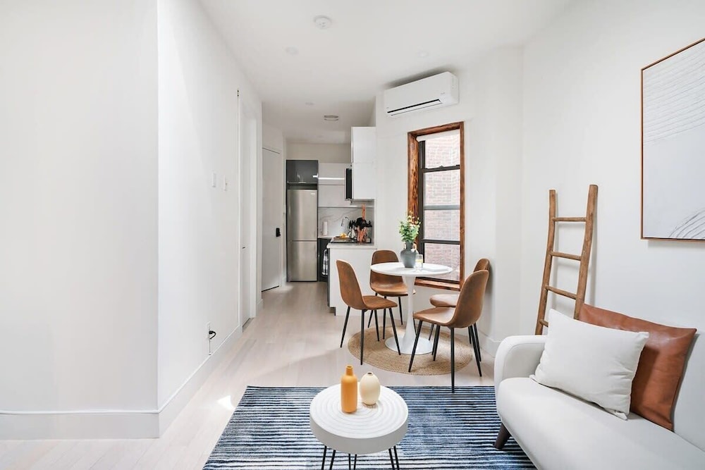 48 Midtown West Apt