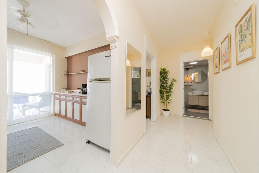Spacious Flat Near Lara Beach in Antalya Muratpasa