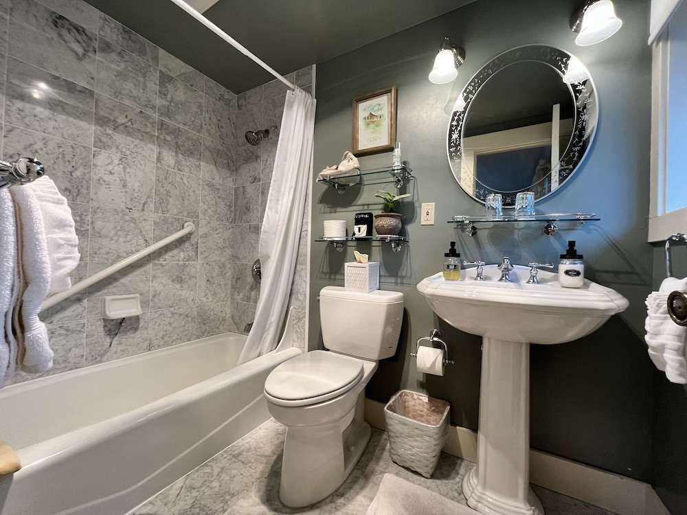 Ashland Vacations - Country Willows Inn and Estate - Property Image 4