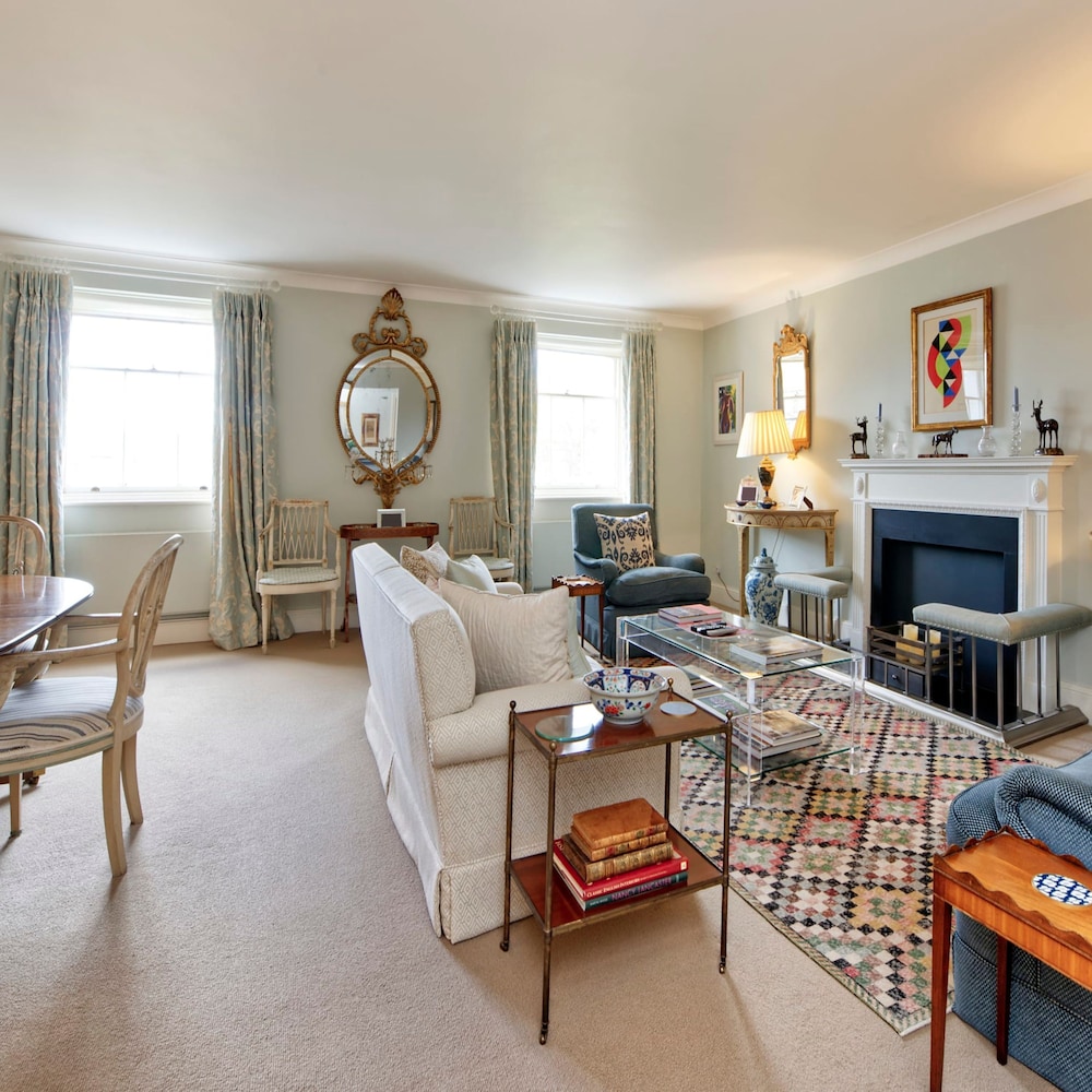 Beautiful and Spacious 2 Bedroom Apartment in South Kensington