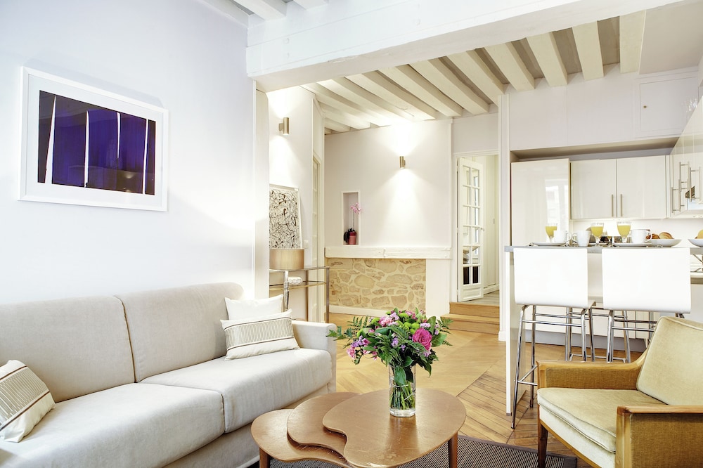 Paris Marais Central Residence