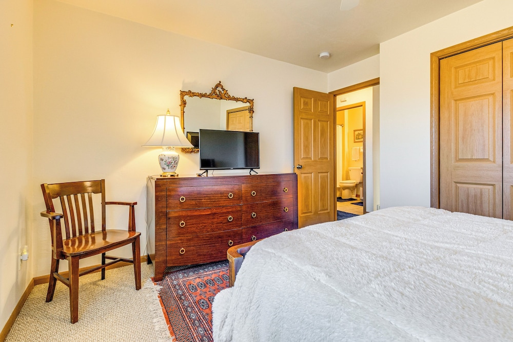2 Mi to Lake Michigan: Cozy Duplex w/ Private Yard