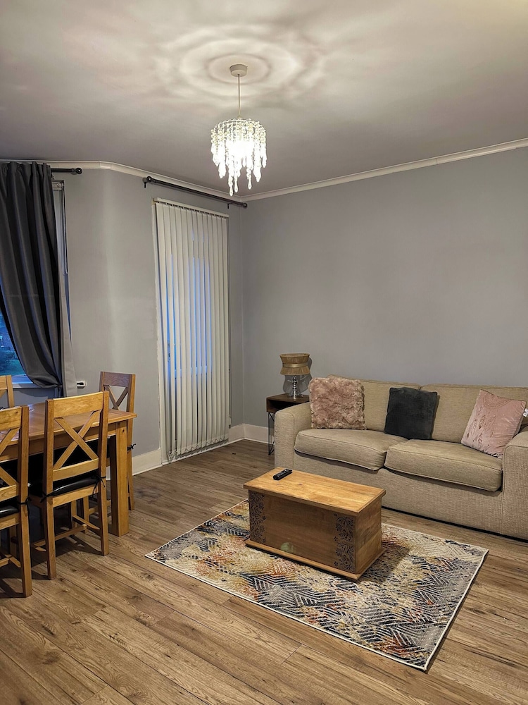 Bright Open-plan Apartment in Welling, South East London