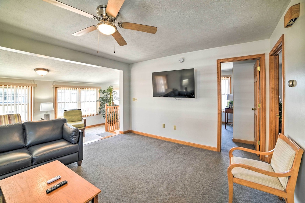 Old Orchard Beach Apt - Walk to Beach & Pier!