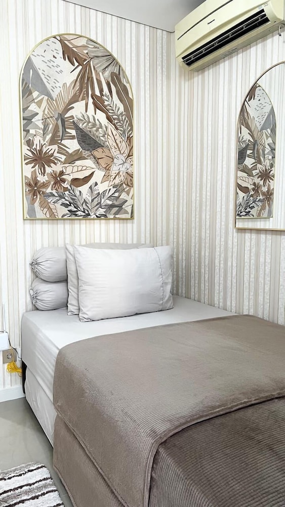 Salute de Madison Park Apartments