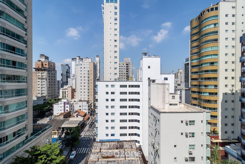 Aprt w Balcony 600m fr the Coast Centro BC Ejf0702