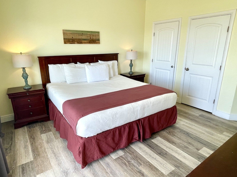 Beachgate Condo Suites And Hotel 322 2 Bedroom Condo