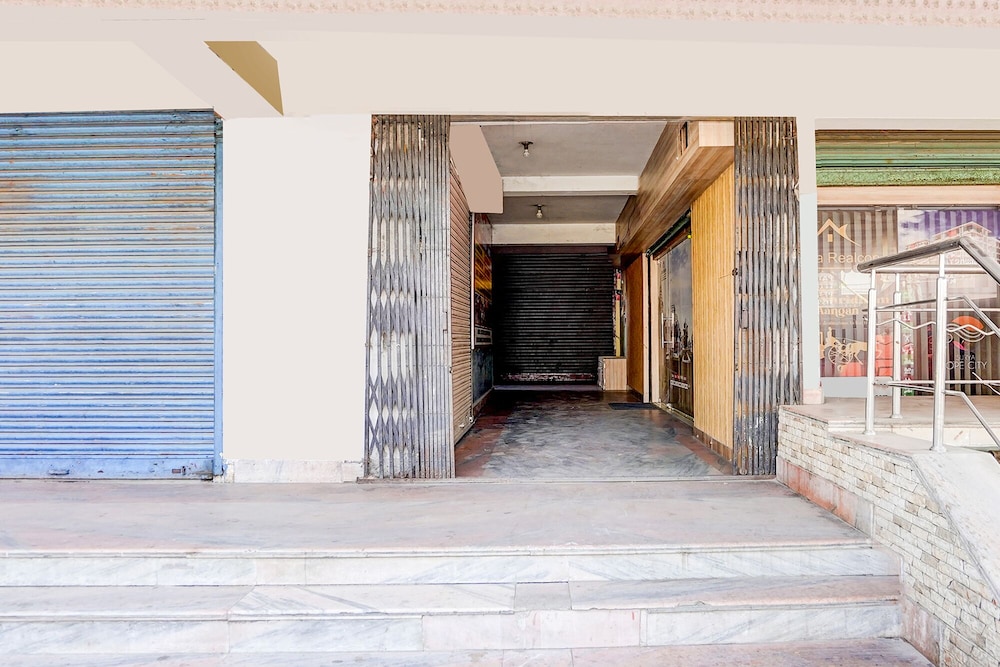 Fabhotel Triotel Inn