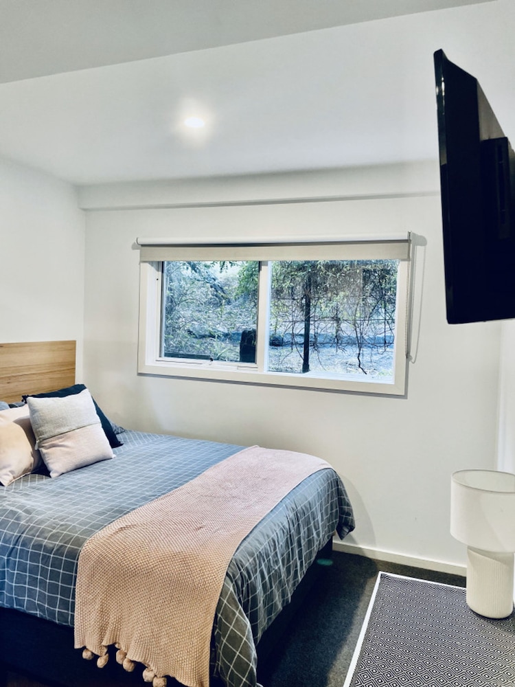 Whispering Gums Lorne Ocean Views Pet Friendly EV Charger