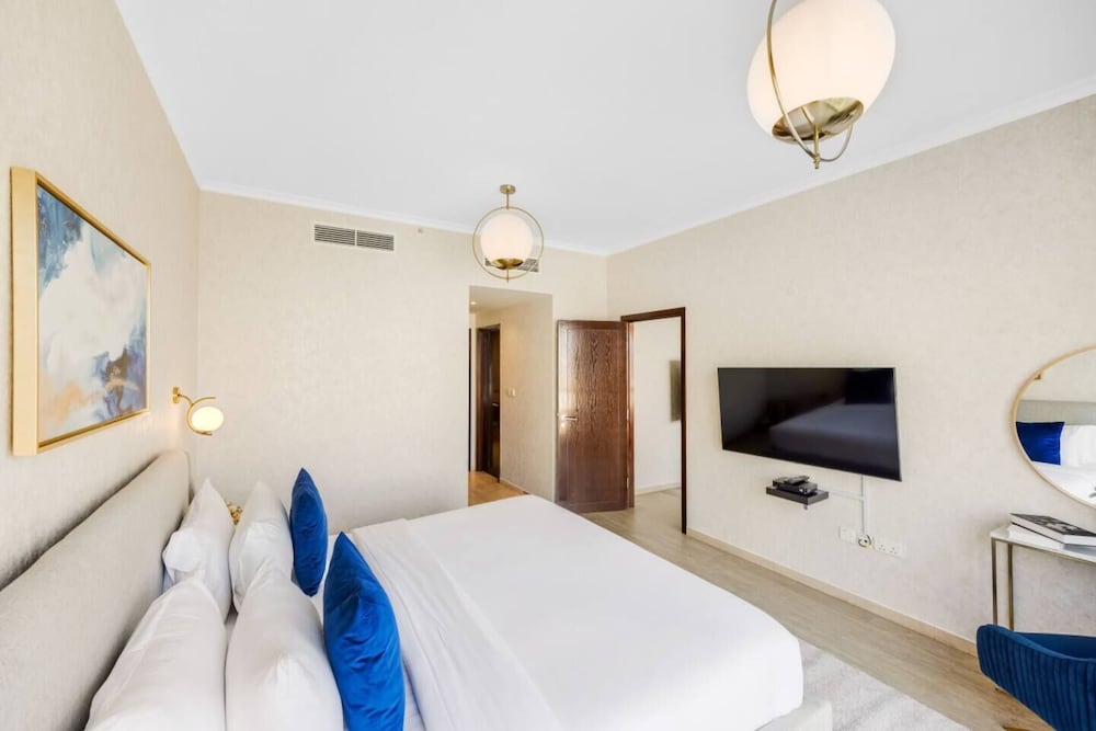Durrani Homes - Grand 5BR besides Burj khalifa and Fountain view