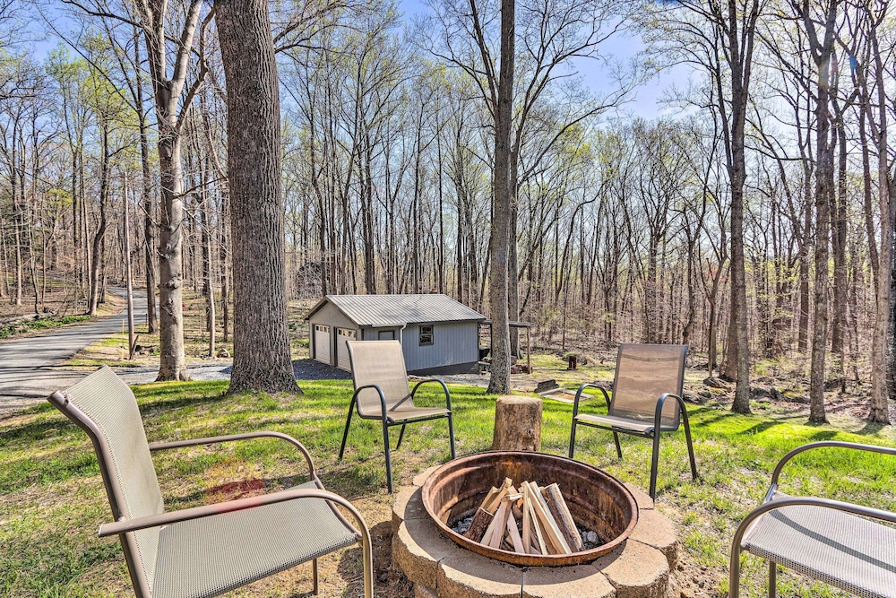 Knoxville Vacations - Peaceful Secluded Knoxville Retreat w/ Deck - Property Image 8