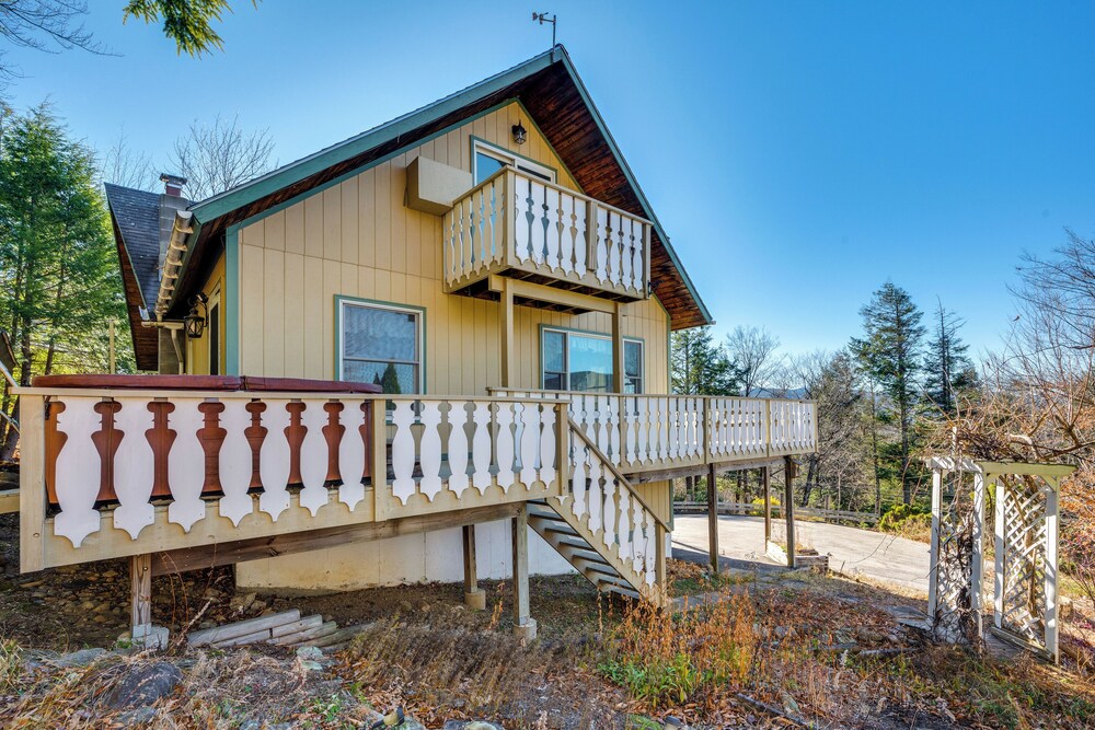 1 Mi to Story Land: Spacious Home w/ Mtn Views!