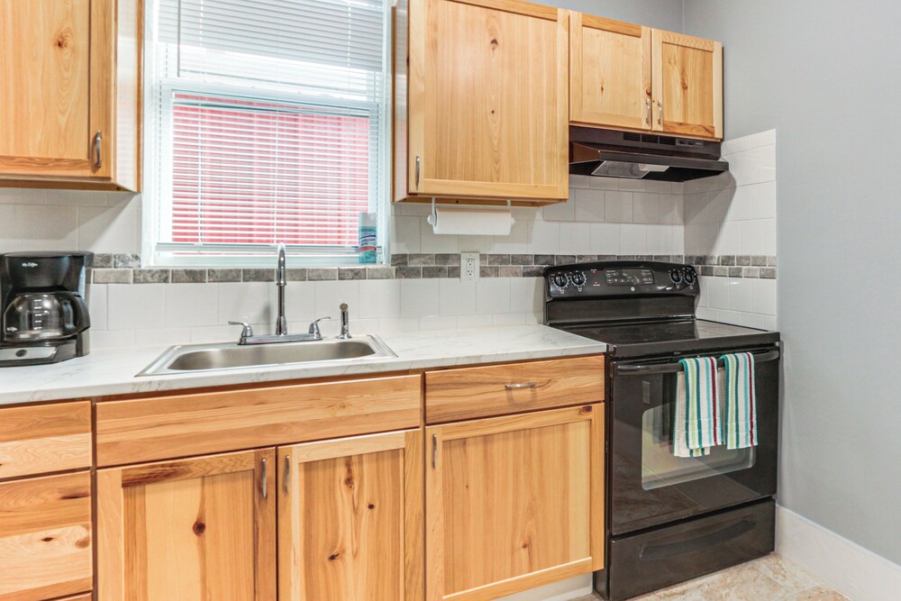 1 Mi to Dtwn Cumberland: Historic Apt w/ Patio!