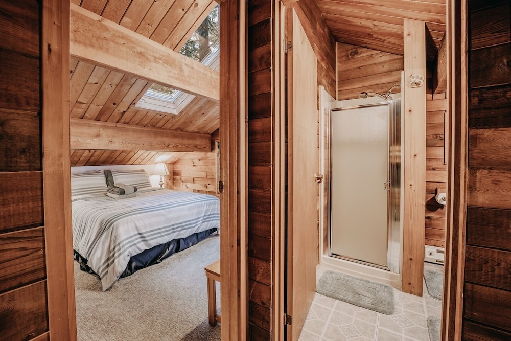 26sl - Hot Tub - Bbq - Game Room - Sleeps 8 3 Bedroom Home by RedAwning