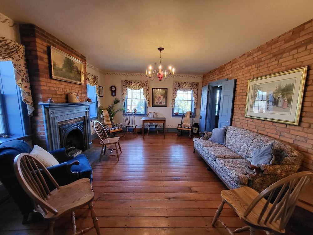 Applebutter Inn