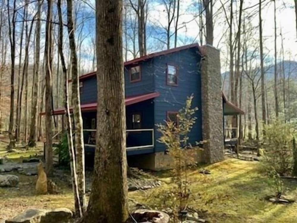 Elk Run On Cosby Creek - 2 Bedrooms, 2 Baths, Sleeps 7 Cabin by RedAwning