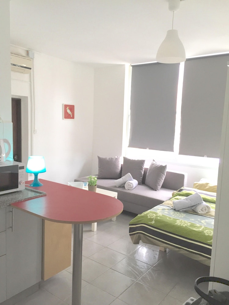 Ha-Carmel Market Apartment
