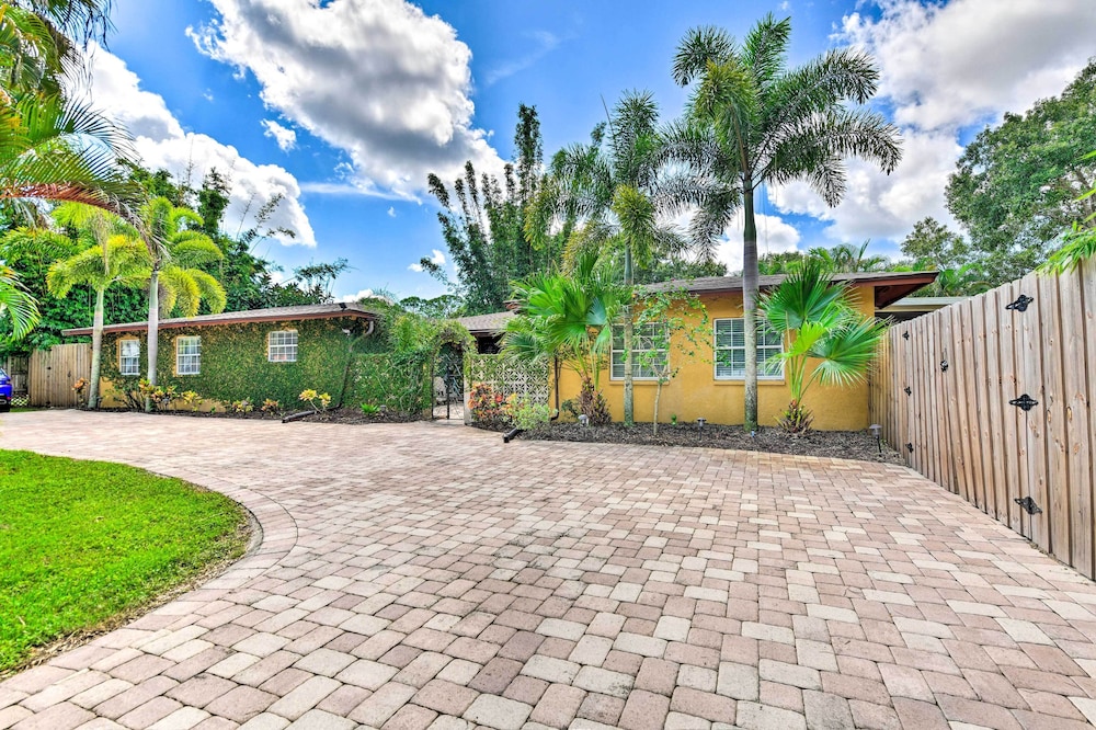 Sarasota Getaway w/ Private Pool & Backyard Oasis!