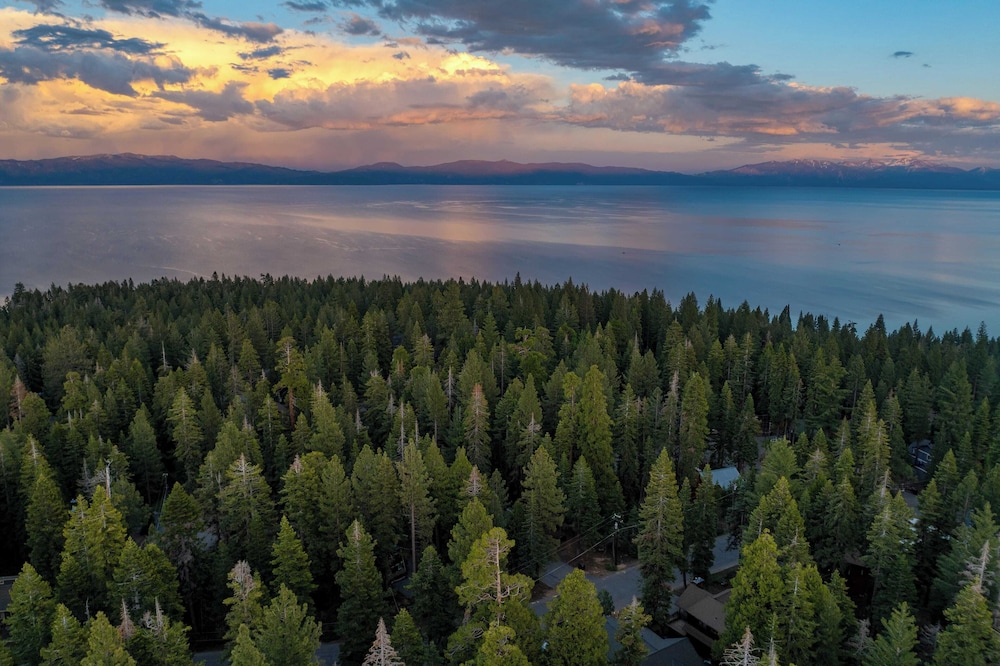 Paige Meadow by Avantstay Near Lake & Tahoe City