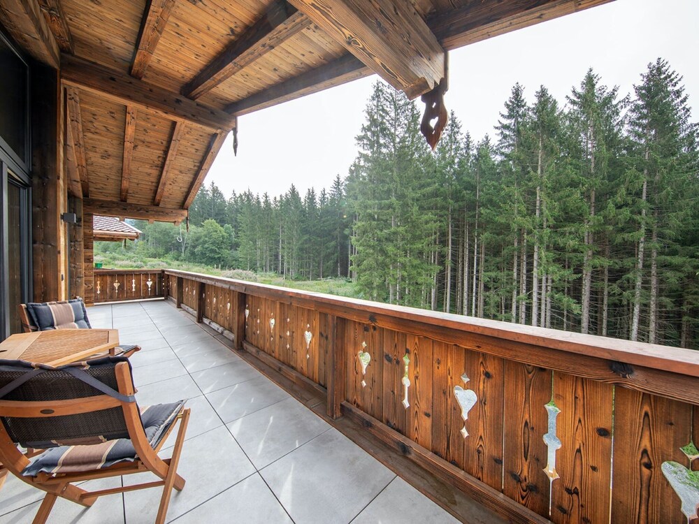 Luxury Chalet with 2 Bathrooms near Small Slope