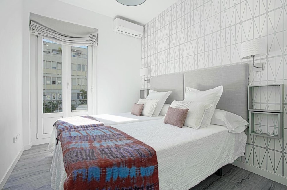 Exclusive 3BD Apartment Near Reina Sofia Museum Reina Sofia II