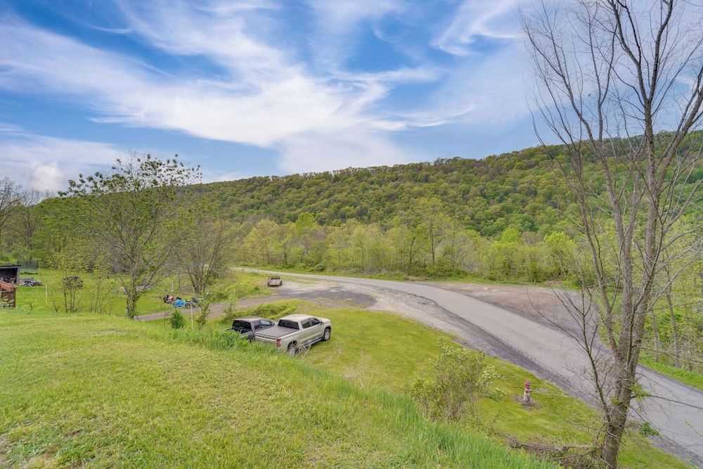 15 Mi to Raystown Lake: Riddlesburg Getaway!