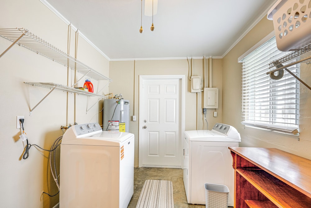 6 Mi to Legoland: Retreat w/ Pool & Fenced Yard
