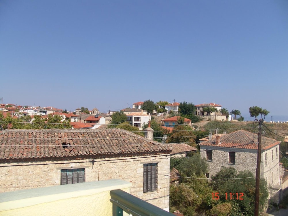 Nikos Apartments