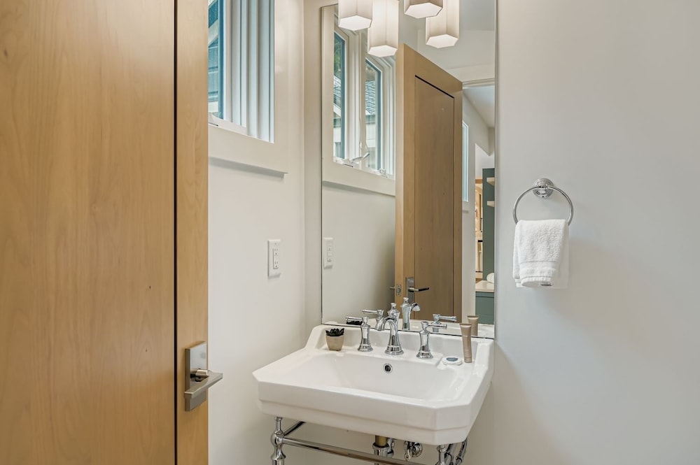 Old Town Luxe Retreat-walk To Main. Hottub-casita 173 4 Bedroom Home