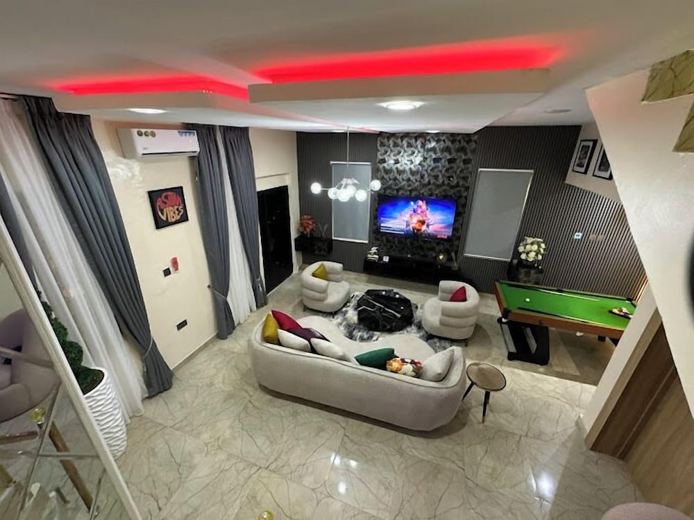 Elconia Apartments