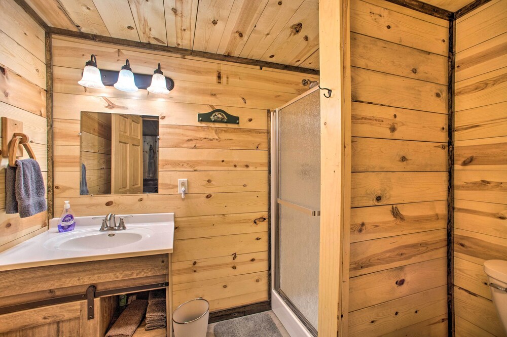 Rural Powersville Retreat w/ Lake Access & Porch!