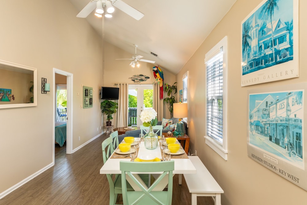 Parrot Perch by Avantstay Old Town Key West w Shared Pool Week Long Stays Only