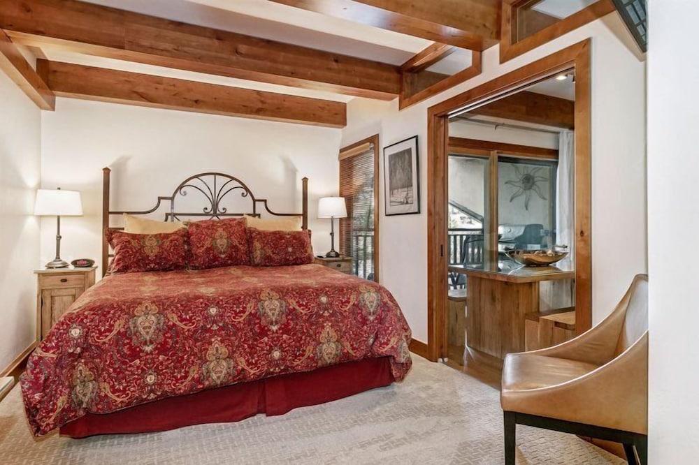 1 Bedroom Condo