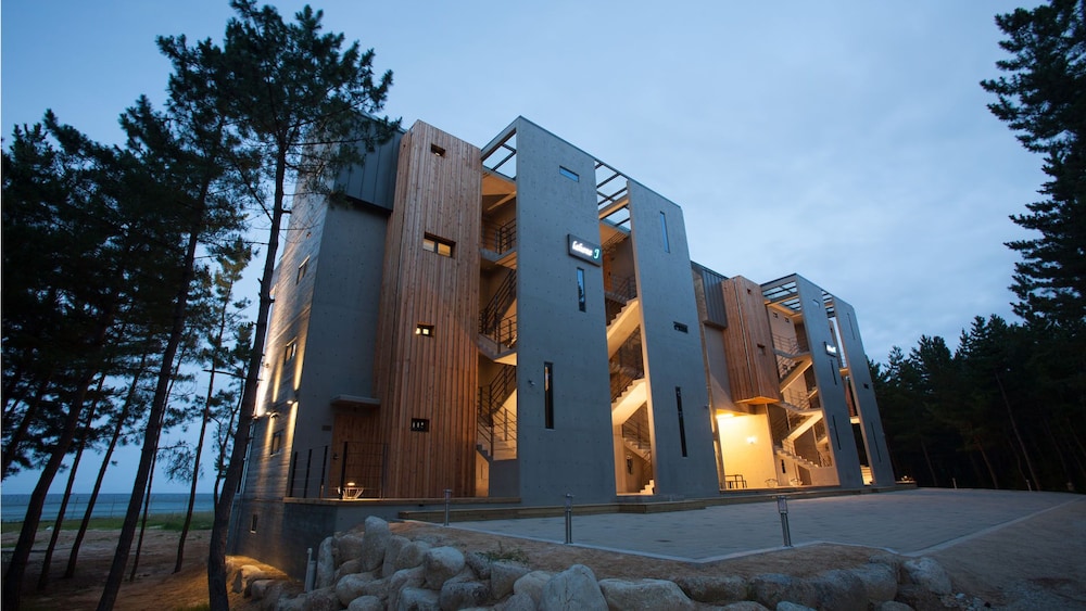 Hotel Lahene Poolvilla - Image 1