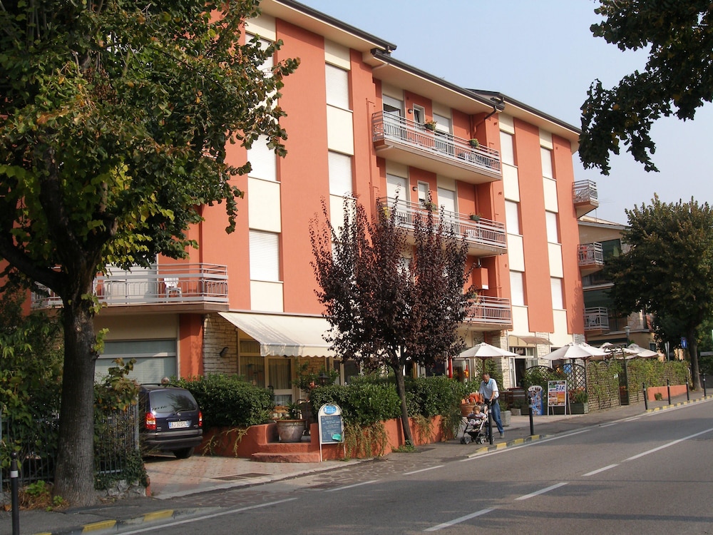 Photo 12