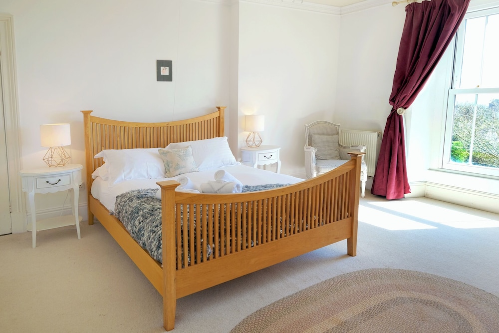 The Retreat - 5 Bedroom House - Horton view 4