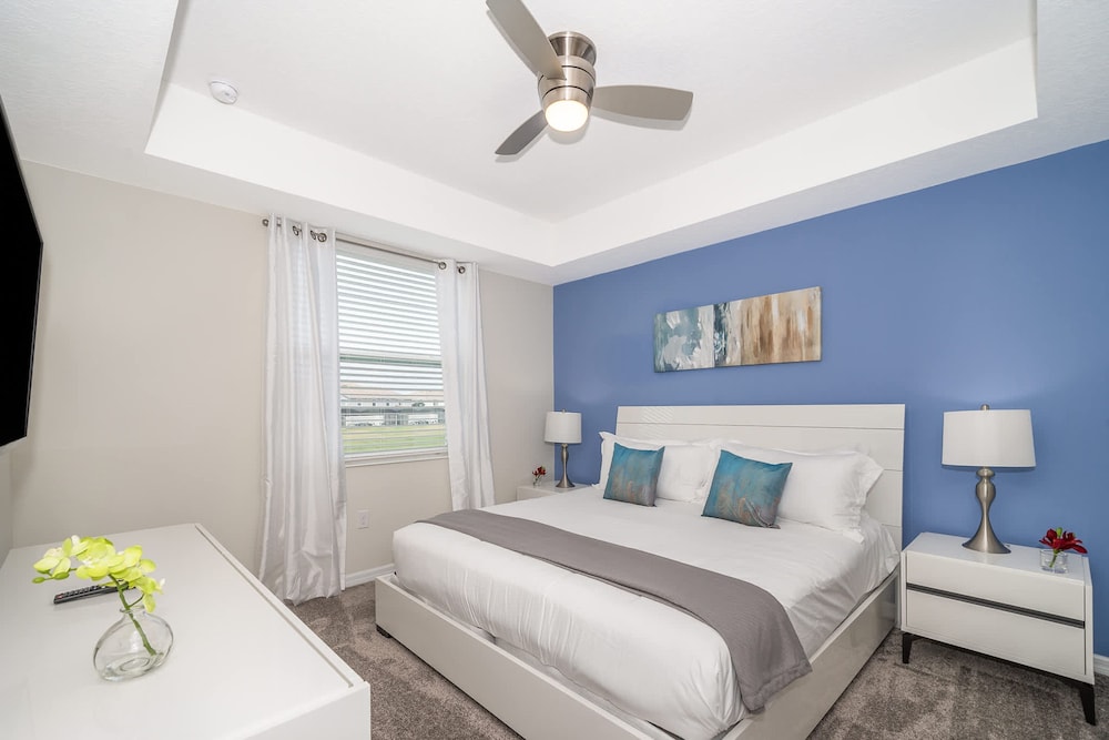 Elegant 2bed Condo in Storey Lake Prime Location