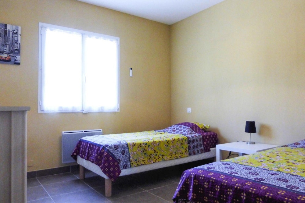 Holiday Home in Gabian Near Vineyards view 2