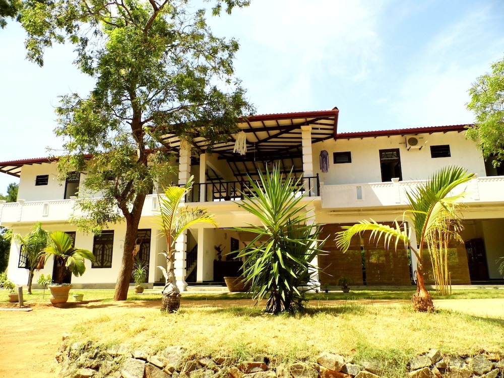 Saman Resort