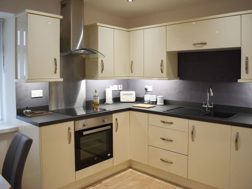 Rose Cottage Captivating 1-bed Cottage in Bangor view 5