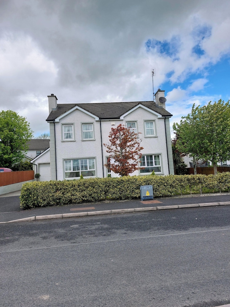 Carndonagh - 3-bedrooms - Sleeps 6/7 - Garden