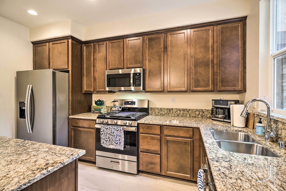 'the Nautilus' Central Carson City Townhome! view 3