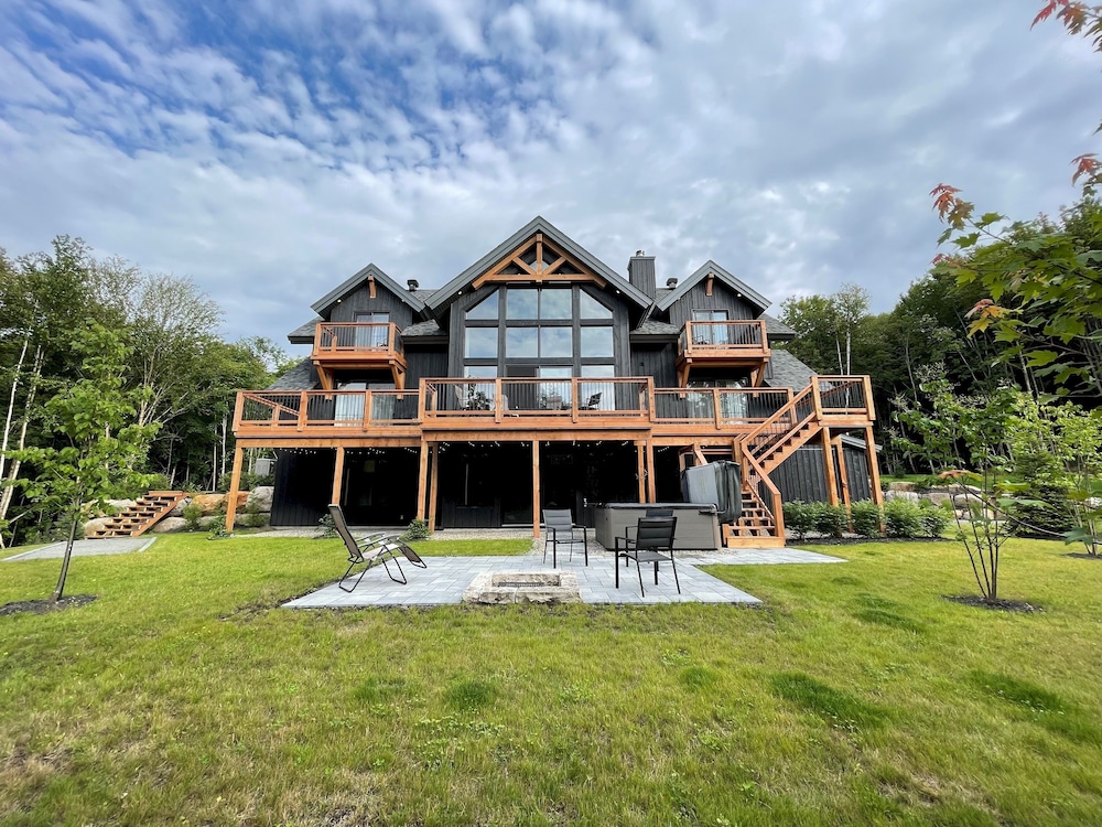Black Bear - Luxury Mountain-top Villa With hot tub